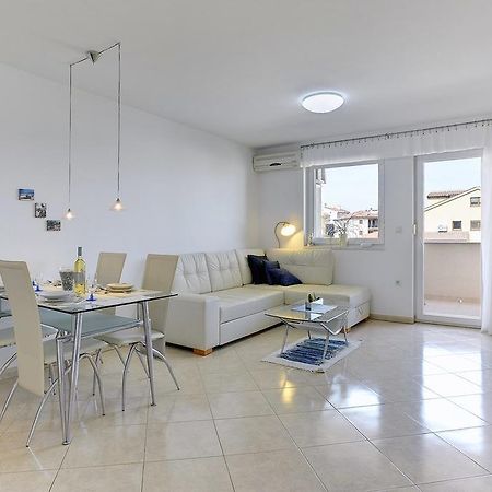 Apartment Frlan Лижнян Екстер'єр фото