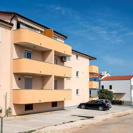 Apartment Frlan Лижнян Екстер'єр фото