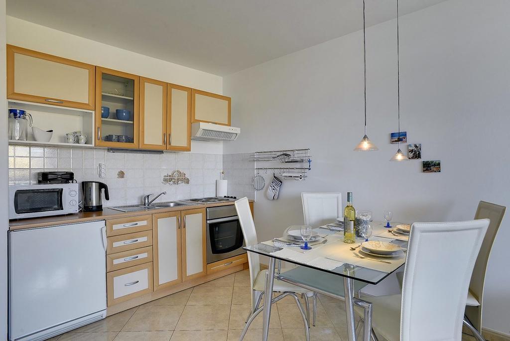 Apartment Frlan Лижнян Екстер'єр фото