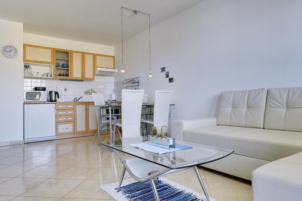 Apartment Frlan Лижнян Екстер'єр фото