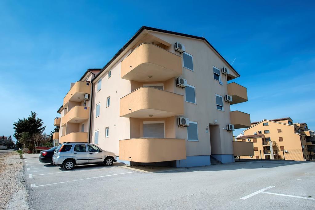 Apartment Frlan Лижнян Екстер'єр фото